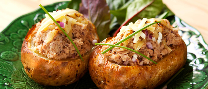 Baked Potatoes With Tuna & Sweetcorn 